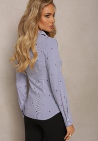 Renee - Granatowa Casualowa Koszula w Delikatne Paski Zapinana na Guziki Firvela. Okazja: na co dzień. Kolor: niebieski. Materiał: bawełna, tkanina. Wzór: paski. Styl: casual