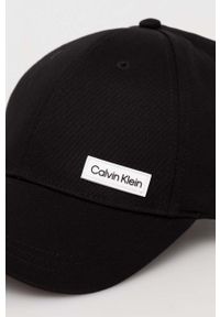 Calvin Klein czapka z daszkiem bawełniana kolor czarny z aplikacją. Kolor: czarny. Materiał: bawełna. Wzór: aplikacja #3