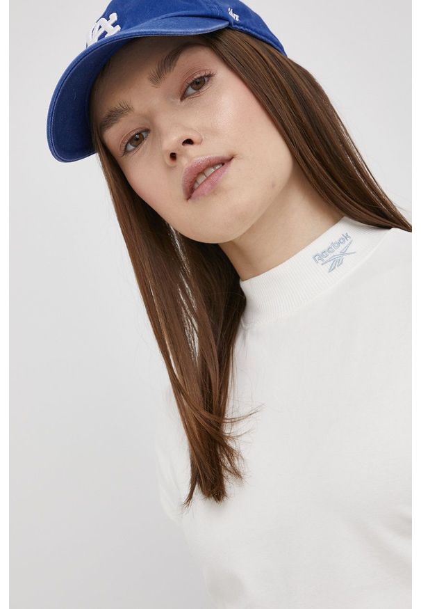 Reebok Classic T-shirt damski kolor kremowy z półgolfem. Kolor: beżowy. Materiał: dzianina. Długość: długie. Wzór: gładki