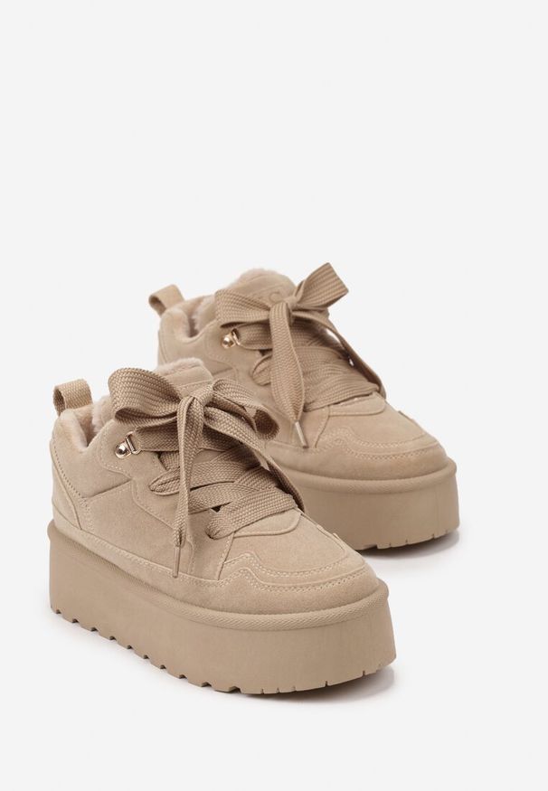 Renee - Ciemnobeżowe Sneakersy Vices na Platformie Obszyte Futerkiem Naleris. Zapięcie: sznurówki. Kolor: beżowy. Materiał: futro. Obcas: na platformie