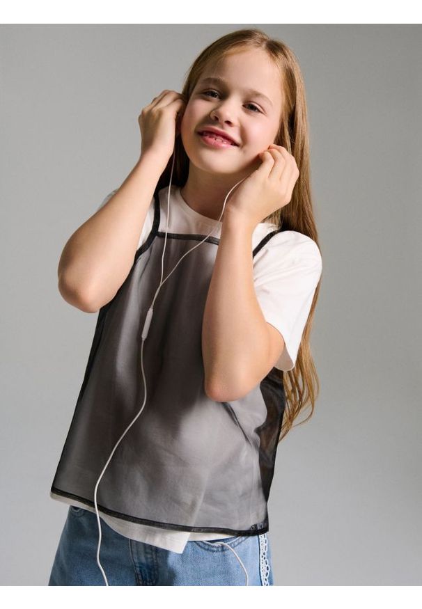 Sinsay - Bluzka z krótkim rękawem - biały. Kolor: biały. Długość rękawa: krótki rękaw. Długość: krótkie