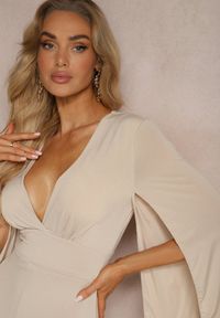 Renee - Beżowy Dopasowany Kombinezon z Rozkloszowanymi Rękawami i Głębokim Dekoltem Andrika. Kolor: beżowy. Długość: długie #3