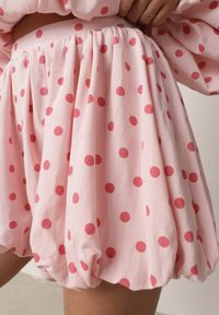 Born2be - Różowe Szorty z Bawełną i Wiskozą o Kroju Bombki w Kropki Haros. Okazja: na co dzień. Kolor: różowy. Materiał: wiskoza, bawełna. Wzór: kropki. Styl: elegancki, casual #4