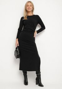 Born2be - Czarna Dopasowana Sukienka z Wiskozą i Metaliczną Ozdobą Tivallea. Kolor: czarny. Materiał: wiskoza. Wzór: aplikacja. Styl: klasyczny #7