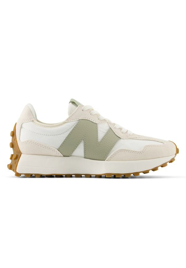 Buty damskie New Balance WS327FTB – beżowe. Okazja: na co dzień. Kolor: beżowy. Materiał: guma, zamsz, dresówka, materiał, syntetyk. Szerokość cholewki: normalna. Sezon: wiosna