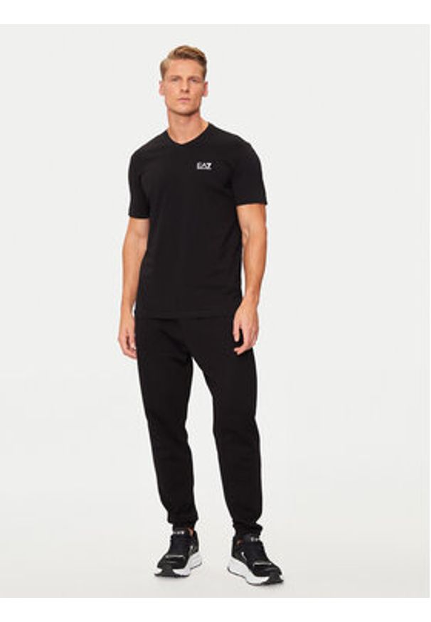 EA7 Emporio Armani T-Shirt 8NPT27 PJVQZ 1200 Czarny Regular Fit. Kolor: czarny. Materiał: bawełna