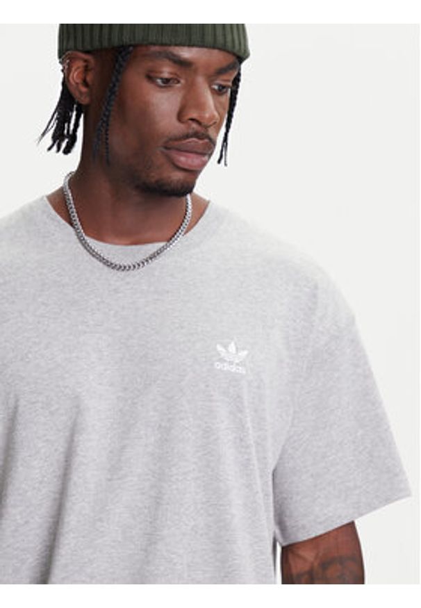 Adidas - adidas T-Shirt Trefoil Essentials JY6270 Szary Oversize. Kolor: szary. Materiał: bawełna