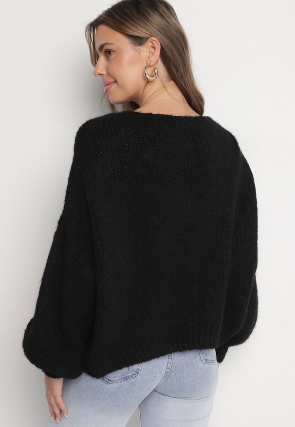 Born2be - Czarny Kardigan Oversize z Wełną Zdobiony Kokardkami Eleathalie. Okazja: na co dzień. Typ kołnierza: kokarda. Kolor: czarny. Materiał: wełna. Wzór: aplikacja. Styl: casual, elegancki