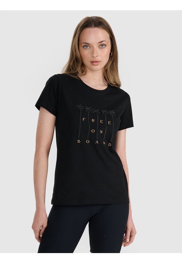 4f - 4F T-shirt regular z nadrukiem damski - czarny M. Okazja: na co dzień. Kolor: czarny. Materiał: jersey, tkanina, dzianina, bawełna, materiał. Długość rękawa: krótki rękaw. Długość: krótkie. Wzór: nadruk. Sezon: lato. Styl: sportowy, klasyczny, casual
