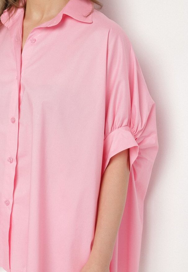 Born2be - Różowa Bawełniana Koszula o Kroju Oversize Zialira. Okazja: na co dzień. Kolor: różowy. Materiał: bawełna. Długość rękawa: krótki rękaw. Długość: krótkie. Styl: casual, elegancki