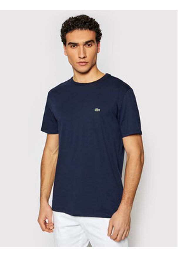 T-Shirt Lacoste. Kolor: niebieski. Materiał: bawełna