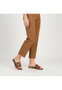 Brązowe Klapki Armodo Modne Obuwie Damskie. Kolor: brązowy. Materiał: skóra. Sezon: lato #2