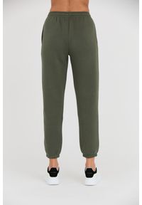 Juicy Couture - JUICY COUTURE Zielone spodnie dresowe Recycled Wendy Jogger. Kolor: zielony. Materiał: dresówka #6
