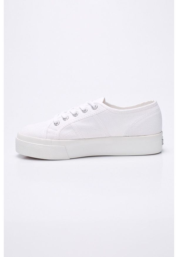 Superga - Tenisówki. Nosek buta: okrągły. Zapięcie: sznurówki. Kolor: biały. Materiał: guma. Obcas: na platformie