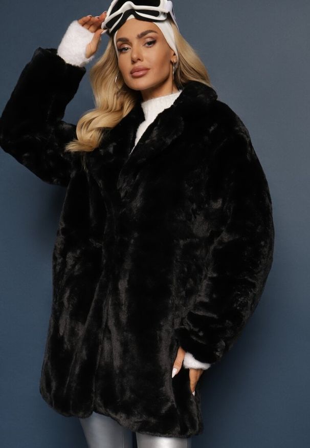 Renee - Czarny Klasyczny Płaszcz Futrzany Vennira. Okazja: na co dzień. Kolor: czarny. Materiał: futro. Sezon: zima. Styl: klasyczny