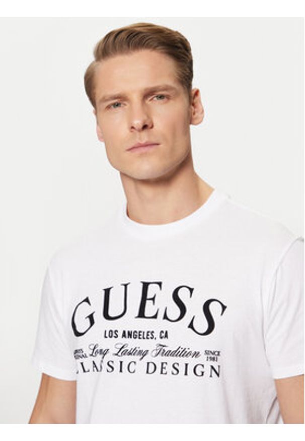 Guess T-Shirt M5RI43 K9RM1 Biały Regular Fit. Kolor: biały. Materiał: bawełna