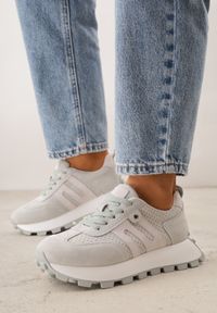 Renee - Jasnozielone Sneakersy na Platformie z Zamszu Naturalnego z Perforacją Zitrina. Kolor: zielony. Materiał: zamsz. Obcas: na platformie #2