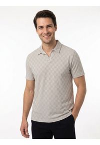 Męska Koszulka Polo z Dekoltem Bez Guzików - Brave Soul - Beżowa. Okazja: na co dzień. Typ kołnierza: polo. Kolor: beżowy, wielokolorowy, brązowy. Materiał: elastan, poliester. Styl: casual #2