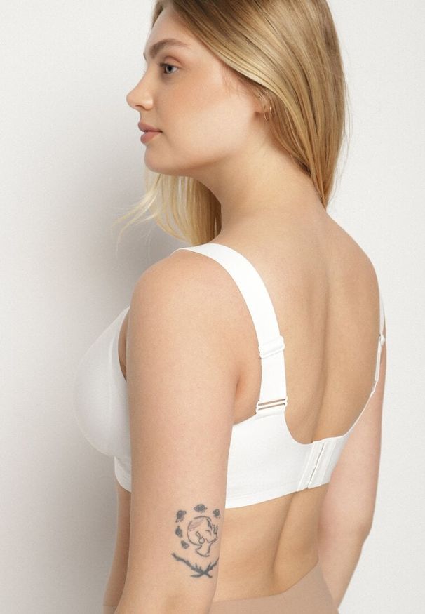 Born2be - Biały Gładki Biustonosz z Siateczkową Wstawką i Szerokimi Ramiączkami Salandrea. Kolor: biały. Rodzaj stanika: wyciągane miseczki. Wzór: gładki