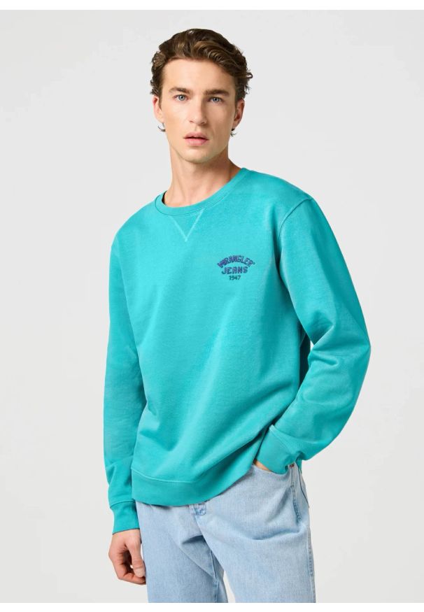 Wrangler - WRANGLER MĘSKA BLUZA WRANGLER SMALL LOGO CREW LATIGO BAY 112364095