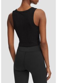 Guess - GUESS Czarny krótki damski tank top Silvy Rib, Rozmiar S. Okazja: na co dzień. Kolor: czarny. Materiał: materiał, prążkowany. Długość: krótkie. Sezon: lato. Styl: elegancki, casual #4
