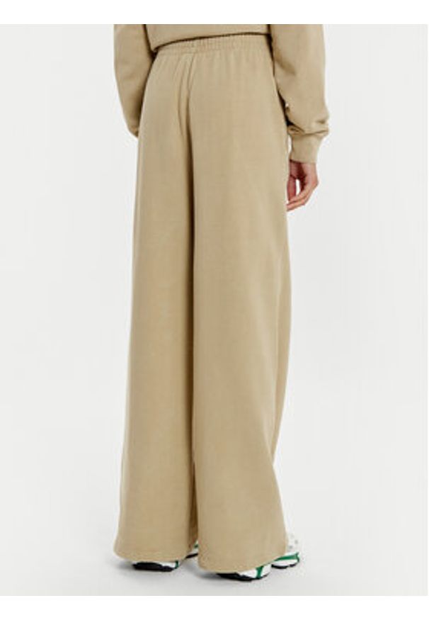 Lacoste Spodnie dresowe XF2657 Beżowy Wide Leg. Kolor: beżowy. Materiał: bawełna