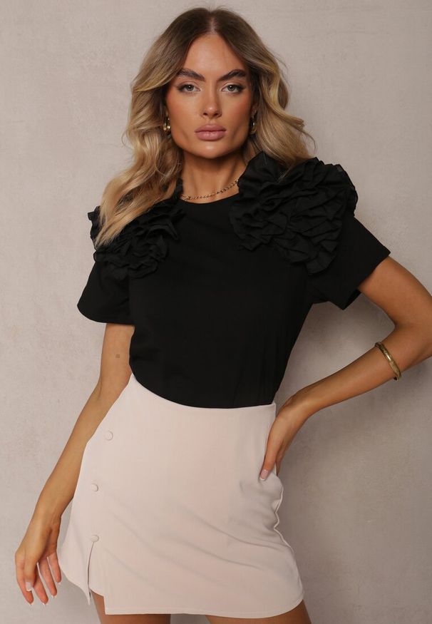 Renee - Czarny T-shirt z Bawełny Ozdobiony Bufiastymi Falbankami Kandrra. Typ kołnierza: kołnierz z falbankami. Kolor: czarny. Materiał: bawełna. Wzór: aplikacja