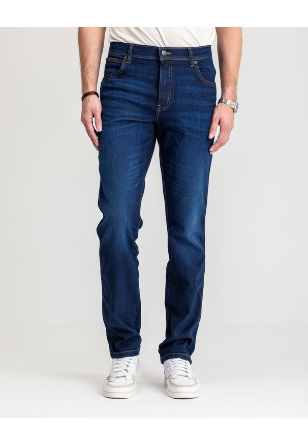 Wrangler - MESKIE SPODNIE WRANGLER TEXAS SLIM NIGHT SHADE 112350865. Sezon: zima, lato, jesień. Styl: elegancki