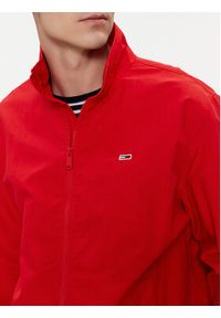 Tommy Jeans Kurtka bomber Essential DM0DM17982 Czerwony Regular Fit. Kolor: czerwony. Materiał: syntetyk #5