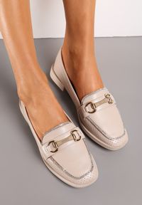 Born2be - Beżowe Półbuty Loafersy Ozdobione Klamrą Cyrkoniami i Perforacją Jalessa. Zapięcie: klamry. Kolor: beżowy. Materiał: dzianina. Wzór: aplikacja. Sezon: wiosna, jesień. Styl: elegancki #5