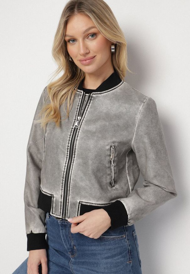 Born2be - Ciemnoszara Kurtka o Kroju Bomberki z Imitacji Skóry Arivllia. Okazja: na co dzień. Kolor: szary. Materiał: skóra. Styl: casual, elegancki