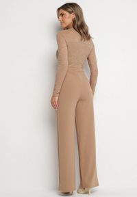 Born2be - Beżowy Koronkowy Kombinezon z Wiskozą z Szerokimi Nogawkami Ninarena. Okazja: na co dzień. Kolor: beżowy. Materiał: koronka, wiskoza. Długość rękawa: długi rękaw. Długość: długie. Styl: casual, elegancki #2