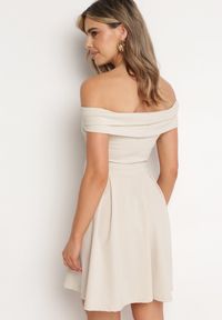 Born2be - Beżowa Sukienka z Hiszpańskim Dekoltem o Rozkloszowanym Fasonie Vilenia. Okazja: na co dzień. Kolor: beżowy. Typ sukienki: rozkloszowane. Styl: casual, elegancki #5