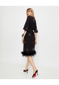T-DRESS - Czarna sukienka midi z kryształami Stone Splash. Kolor: czarny. Materiał: materiał, tkanina. Wzór: aplikacja. Typ sukienki: rozkloszowane. Długość: midi