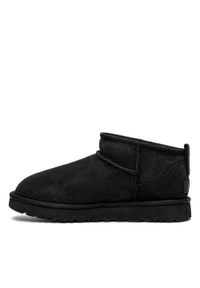 Ugg - Buty zimowe damskie UGG W Classic Ultra Mini (1116109-BLK). Wysokość cholewki: przed kostkę. Kolor: czarny. Materiał: materiał, jeans, wełna, zamsz. Szerokość cholewki: normalna. Sezon: zima. Styl: klasyczny, elegancki