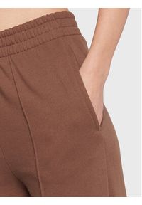 Cotton On Spodnie dresowe 2054704 Brązowy Regular Fit. Kolor: brązowy. Materiał: bawełna, dresówka