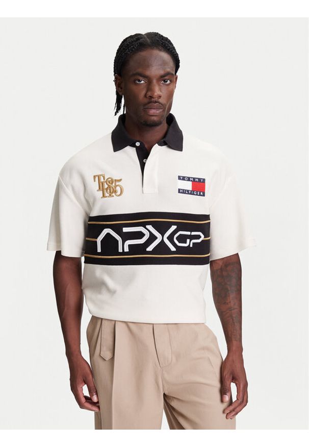 TOMMY HILFIGER - Tommy Hilfiger Polo F1 Movie Race Day MW0MW41393 Écru Relaxed Fit. Typ kołnierza: polo. Materiał: bawełna