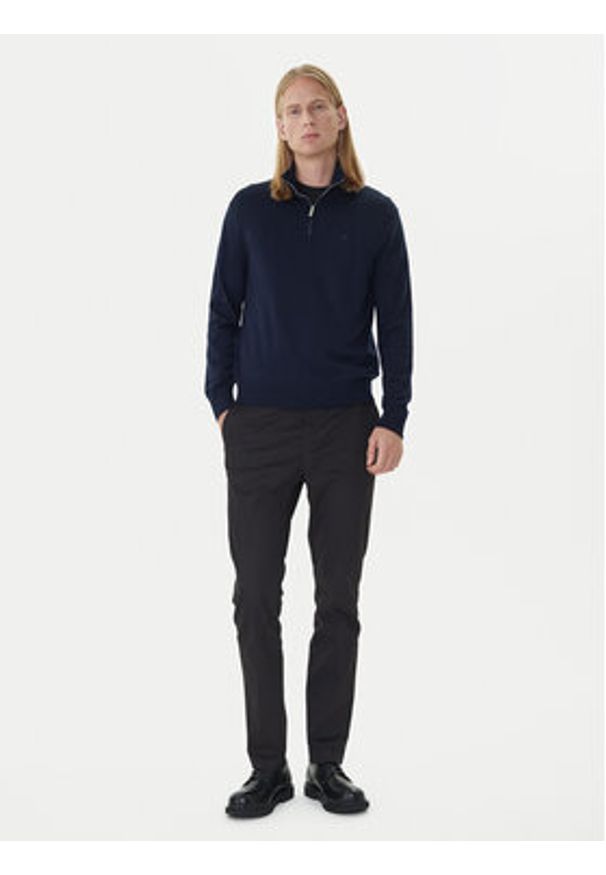 Calvin Klein Sweter LV04LD318G Granatowy Regular Fit. Kolor: niebieski. Materiał: wełna