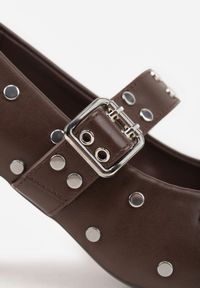 Born2be - Brązowe Czółenka na Szpilce Vices ze Skórzaną Wkładką Paskiem i Nitami Nalizelle. Okazja: na co dzień. Zapięcie: pasek. Kolor: brązowy. Materiał: skóra. Obcas: na szpilce. Styl: casual, elegancki, rockowy. Wysokość obcasa: średni #9