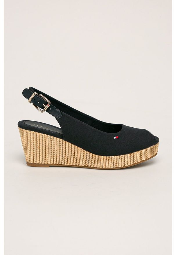 TOMMY HILFIGER - Tommy Hilfiger sandały damskie kolor granatowy na koturnie. Nosek buta: okrągły. Zapięcie: klamry. Kolor: niebieski. Obcas: na koturnie