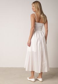 Born2be - Biała Bawełniana Sukienka o Rozkloszowanym Kroju na Ramiączka z Haftem Rhethiphe. Okazja: na spacer, na co dzień. Typ kołnierza: dekolt gorset. Kolor: biały. Wzór: haft. Typ sukienki: rozkloszowane, proste, gorsetowe. Materiał: bawełna. Długość rękawa: na ramiączkach. Sezon: wiosna, lato. Styl: casual, elegancki, klasyczny #4