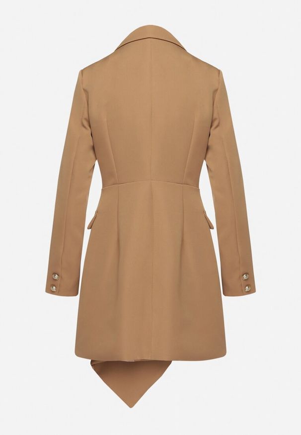 Born2be - Ciemnobeżowa Taliowana Sukienka o Kroju Marynarki z Mini Trenem Besista. Kolor: beżowy. Długość rękawa: długi rękaw. Wzór: aplikacja. Styl: klasyczny, elegancki. Długość: mini