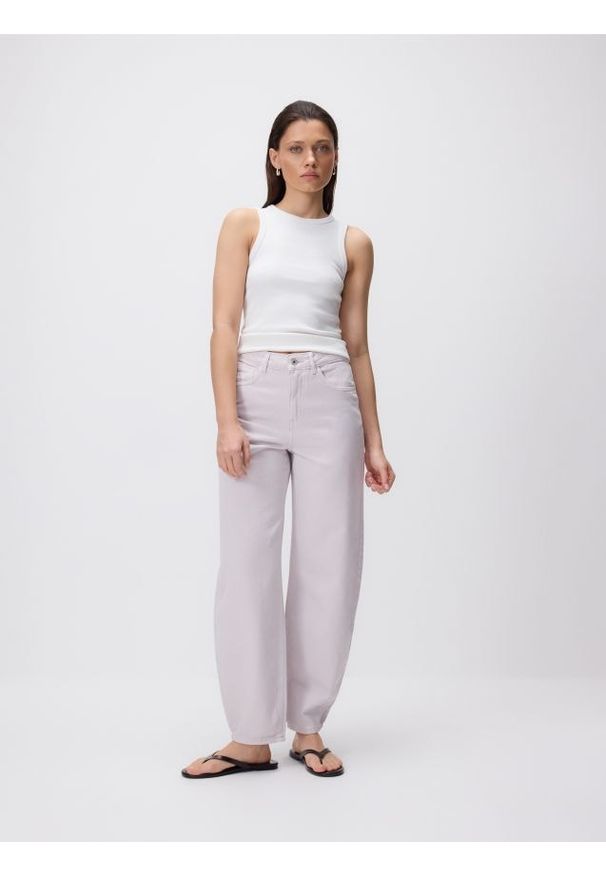 Reserved - Jeansy barrel leg - różowy. Kolor: różowy