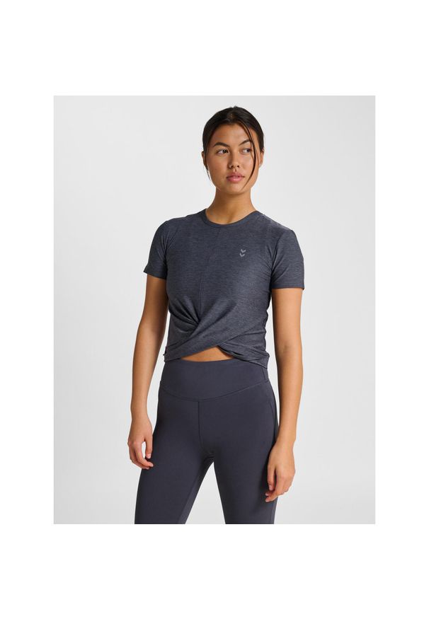 Koszulka damska Hummel Yoga Wrap. Kolor: szary, wielokolorowy, brązowy, czarny. Sport: joga i pilates, piłka nożna
