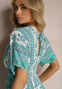 Renee - Zielona Krótka Sukienka z Wiskozy w Kwiaty z Gumką w Talii i Rękawami Nietoperz Uilena. Kolor: zielony. Materiał: wiskoza. Wzór: kwiaty. Długość: mini