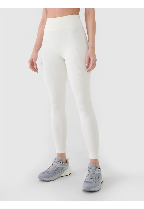 4f - 4F Legginsy treningowe bezszwowe damskie - białe XS/S. Stan: podwyższony. Kolor: biały. Materiał: elastan, włókno, dzianina, materiał, prążkowany, syntetyk. Wzór: prążki, jednolity. Sport: fitness