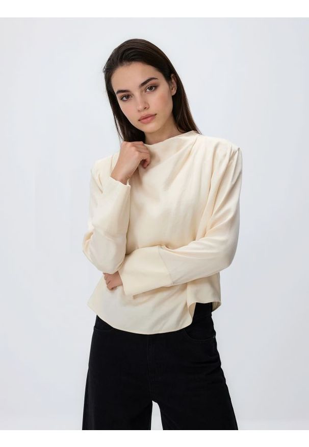 Reserved - Bluzka z lyocellem - kremowy. Kolor: kremowy. Materiał: wiskoza, tkanina