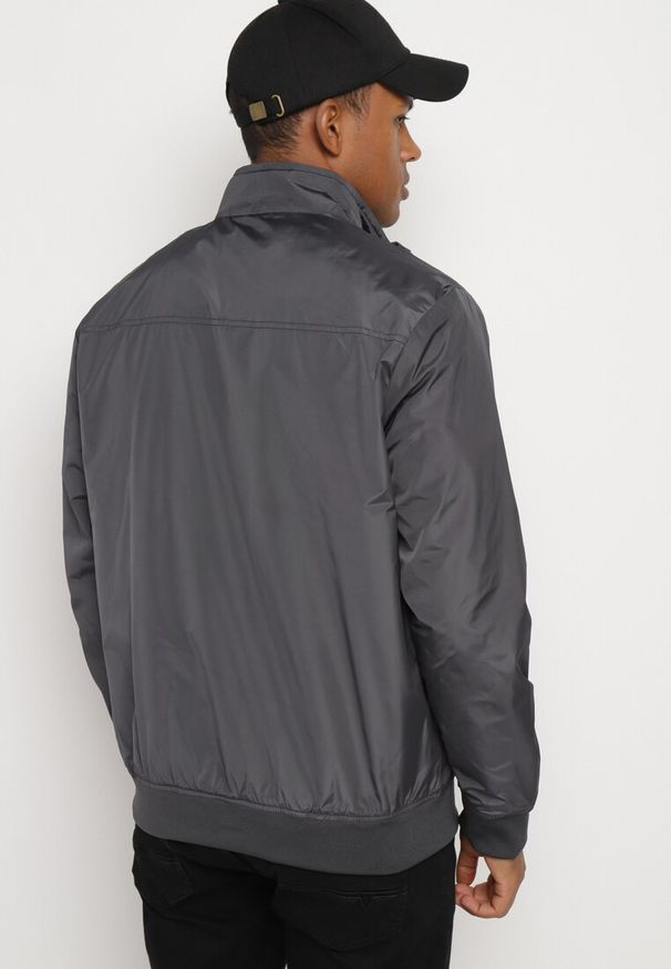 Born2be - Szara Kurtka Bomberka z Ociepleniem Nevetala. Okazja: na co dzień, na spotkanie biznesowe. Kolor: szary. Materiał: jeans. Długość rękawa: długi rękaw. Długość: długie. Styl: casual, biznesowy