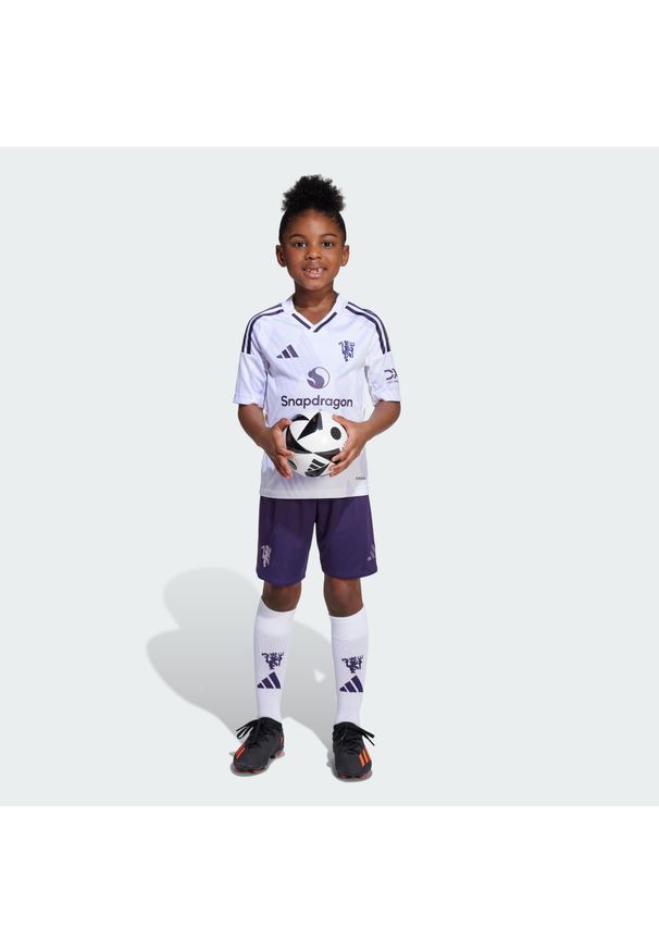 Adidas - Zestaw Manchester United 25/26 Away Mini Kids. Kolor: biały. Sport: piłka nożna