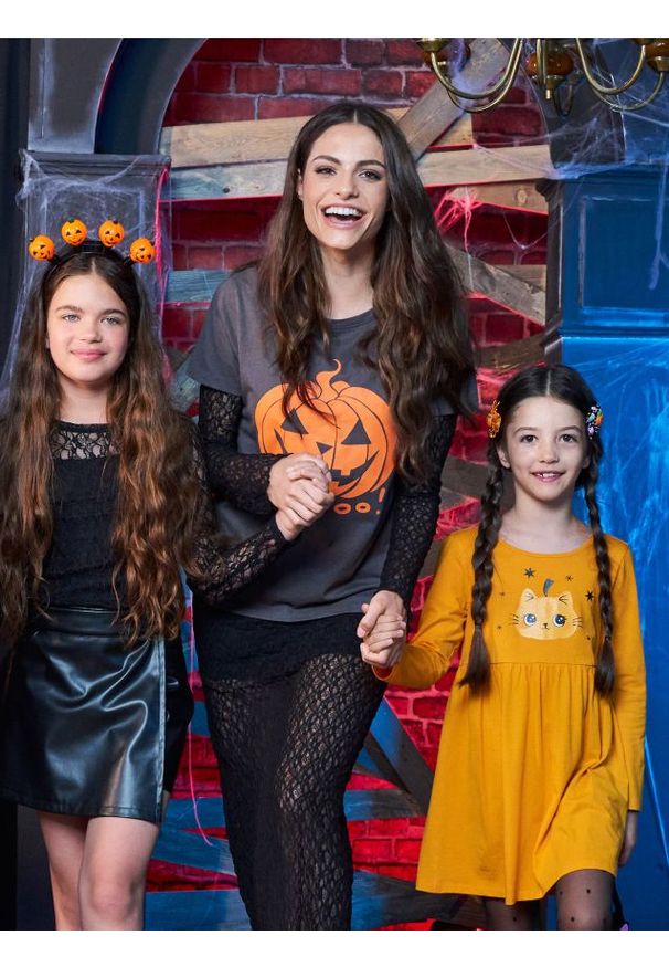Sinsay - Bawełniana koszulka z nadrukiem na Halloween - fioletowy. Kolor: fioletowy. Materiał: bawełna. Wzór: nadruk